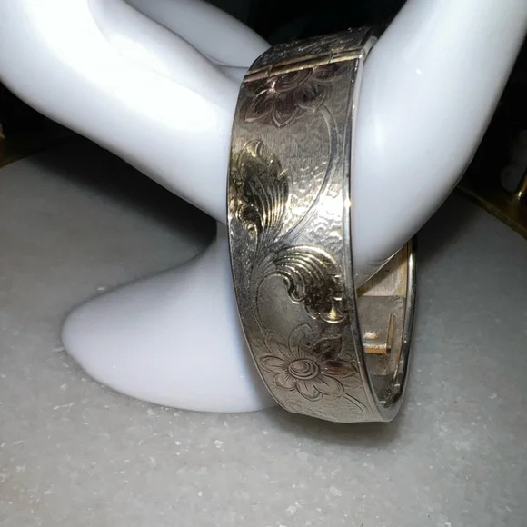Vintage gilded gold on brass cuff bangle - Picture 3 of 6